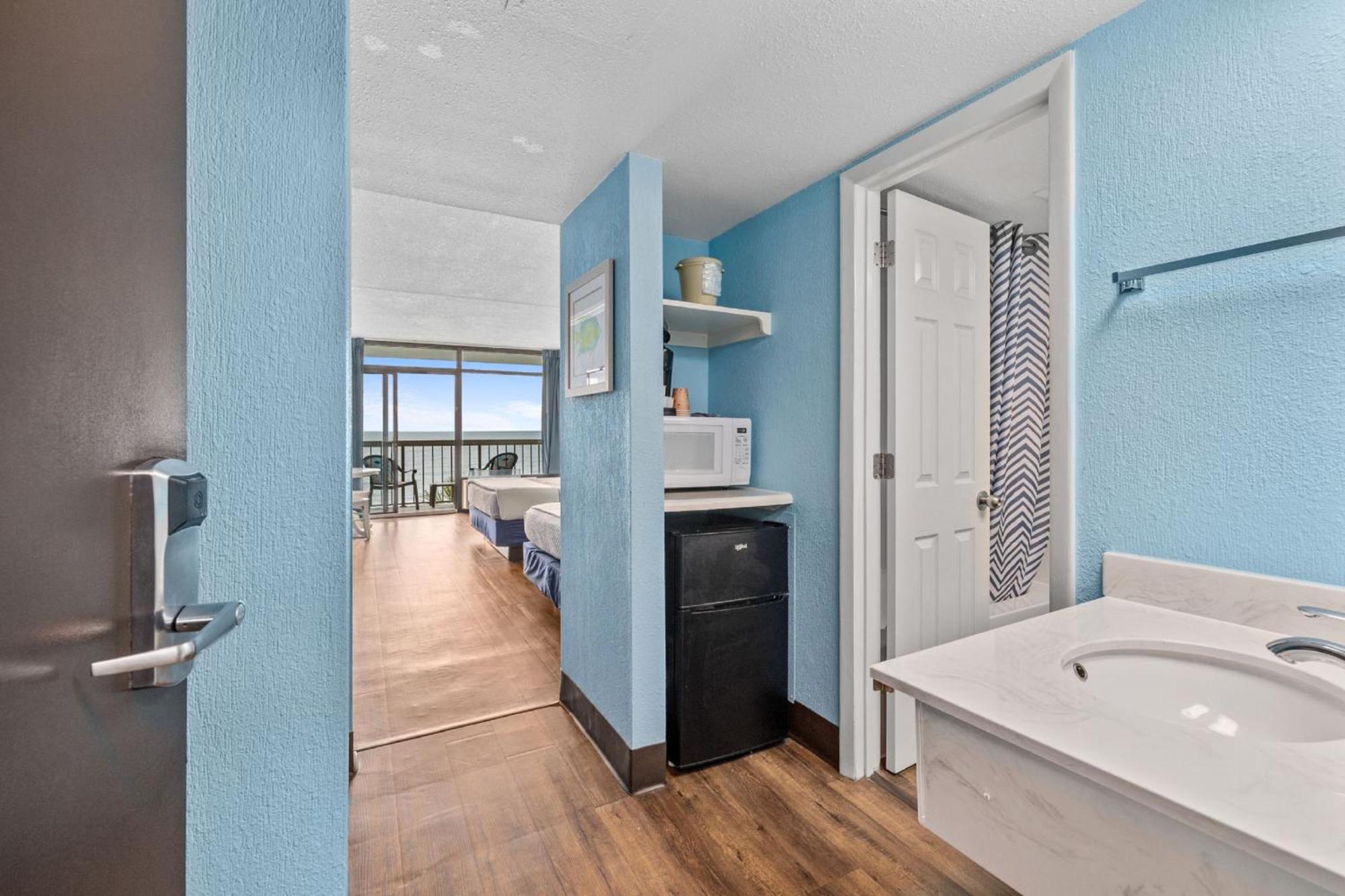 Standard Queen Room Two Queen Beds Ocean Front